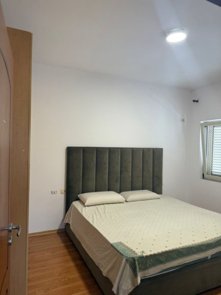 Tirane, jepet me qera apartament 2+1 Kati 2, 90 m² 500 € (Zona 21 Dhjetori)
