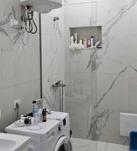 Super Apartament me qera tek 21 Dhjetori (550 euro)