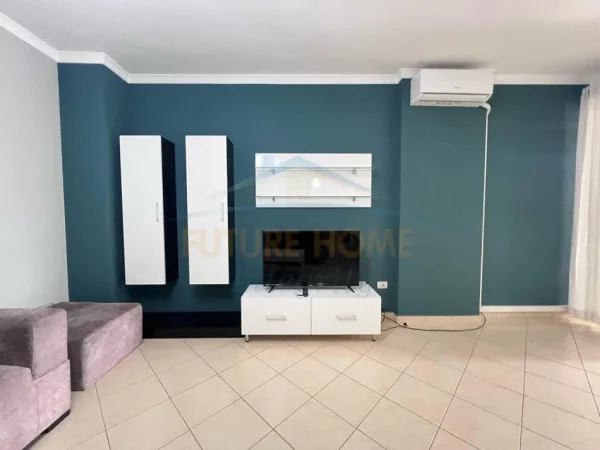 Tirane, jepet me qera apartament 1+1 Kati 7, 76 m² 550 € (TREGU ELEKTRIK)