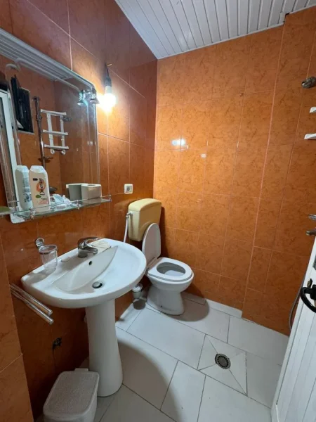 Durres, jepet me qera hotel Kati 3, 540 m² 40.000 € (Golem)