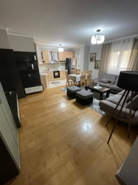 Tirane, jepet me qera apartament 2+1+Ballkon Kati 5, 120 m² 1.000 € (Air Albania)