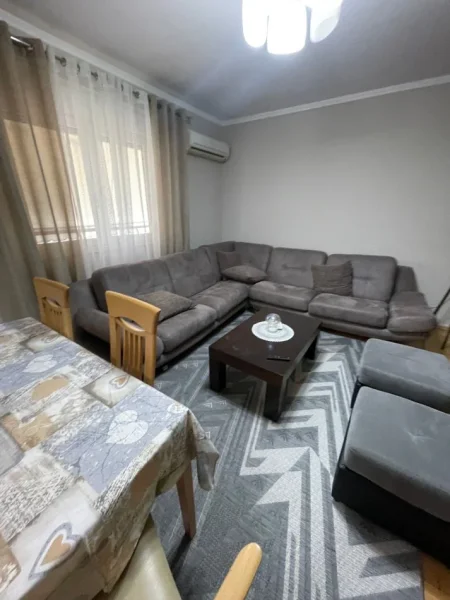 Tirane, jepet me qera apartament 2+1+Ballkon Kati 5, 120 m² 1.000 € (Air Albania)