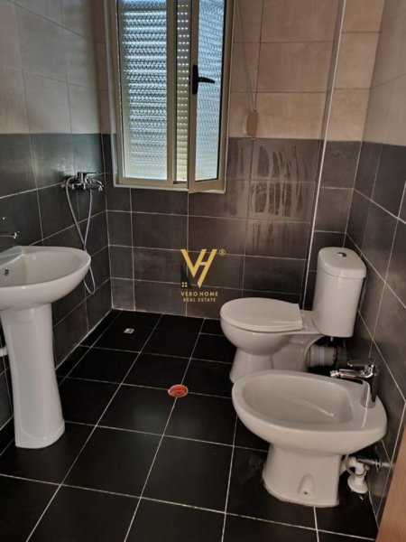 Tirane, jepet me qera apartament 2+1+Ballkon Kati 5, 100 m² 400 € (MISTO MAME)