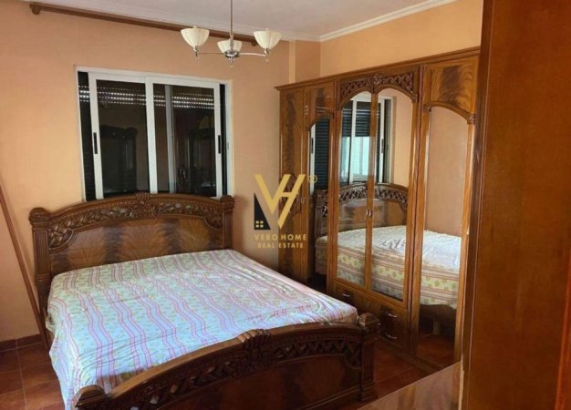 Tirane, jepet me qera apartament 2+1+Ballkon Kati 4, 100 m² 500 € (KOMUNA E PARISIT)