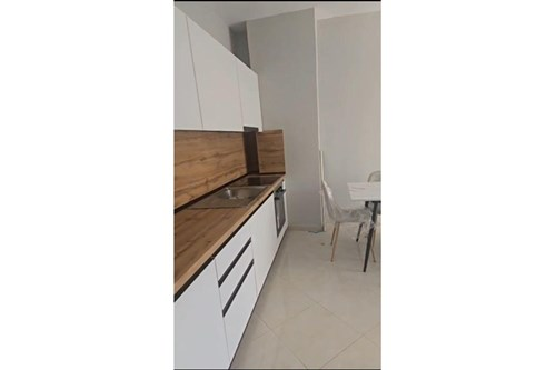 Tirane, jepet me qera apartament 2+1+Ballkon Kati 3, 100 m² 350 € (Rruga Sotir Caci)
