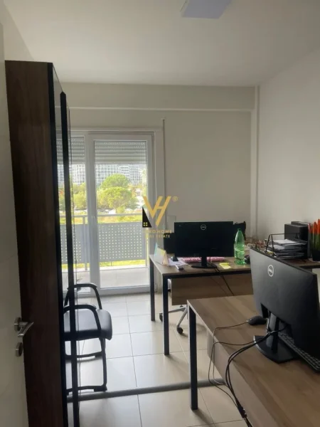 Tirane, jepet me qera zyre Kati 2, 100 m² 950 € (RRUGA E KOSOVAREVE)