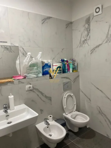 Tirane, jepet me qera zyre Kati 2, 100 m² 950 € (RRUGA E KOSOVAREVE)