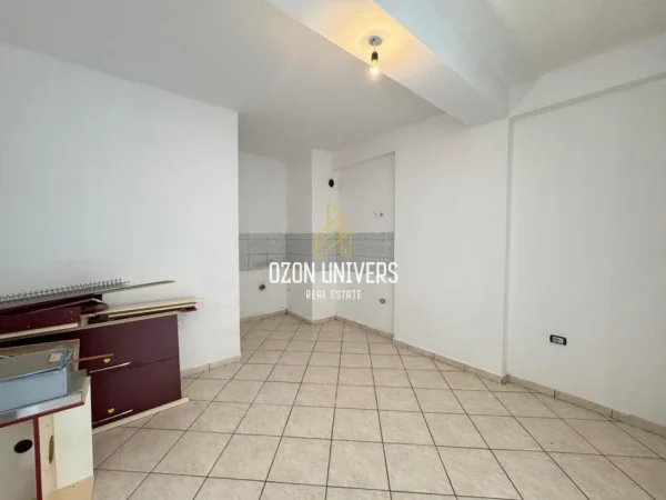 Tirane, shitet apartament 2+1+Ballkon , 117 m² 141.048 € (përballë Vilës “L”, Astir)