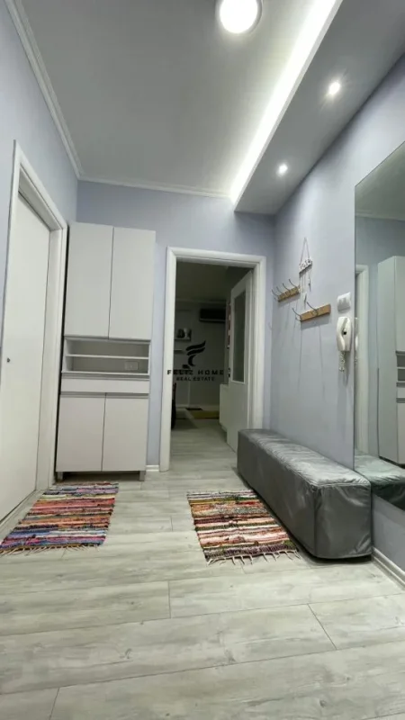 Tirane, jepet me qera apartament 1+1+Ballkon Kati 3, 73 m² 650 € (KOMUNA E PARISIT)