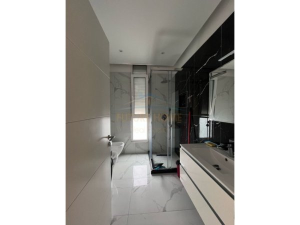 Tirane, jepet me qera apartament 2+1 Kati 3, 100 m² 700 € (ish Fusha e Aviacionit)
