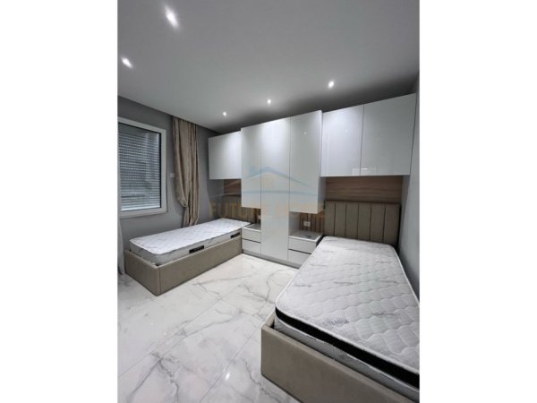Tirane, jepet me qera apartament 2+1 Kati 3, 100 m² 700 € (ish Fusha e Aviacionit)