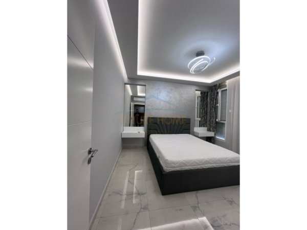 Tirane, jepet me qera apartament 2+1 Kati 3, 100 m² 700 € (ish Fusha e Aviacionit)