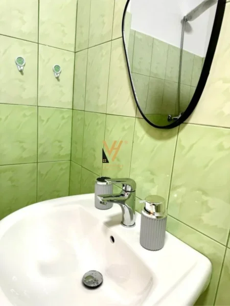 Tirane, jepet me qera garsonier Kati 4, 45 m² 500 € (KRISTAL CENTER)