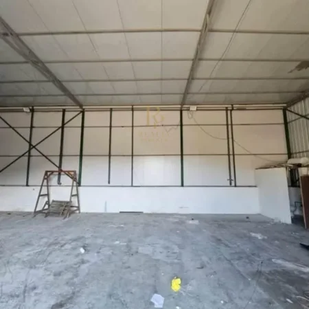 Tirane, jap me qera ambjent biznesi Kati 0, 200 m² 1.000 € (Prush)