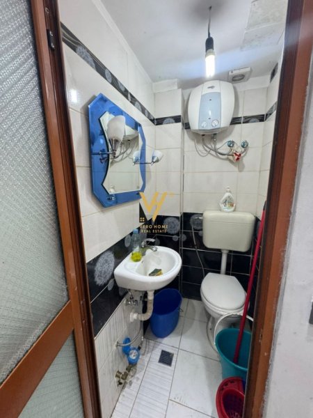 Tirane, jepet me qera dyqan Kati 0, 25 m² 300 € (KOMUNA E PARISIT)