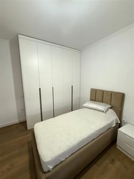 Tirane, jepet me qera apartament 2+1+Ballkon Kati 4, 110 m² 1.000 € (rruga e elbasanit)
