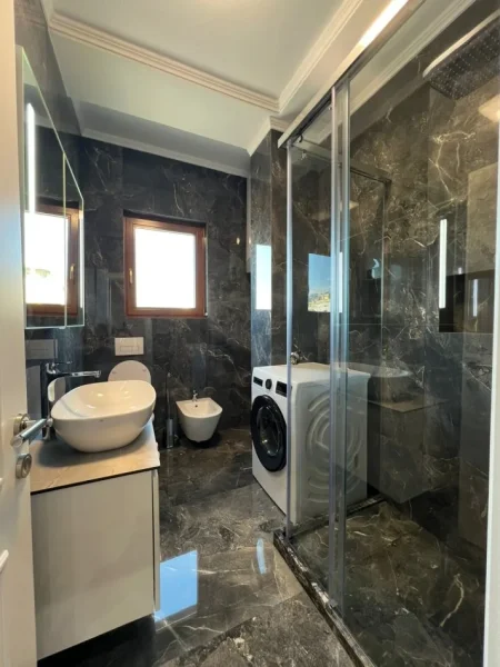 Tirane, jepet me qera apartament 1+1 Kati 5, 70 m² 600 € (rruga petro nini luarasi)