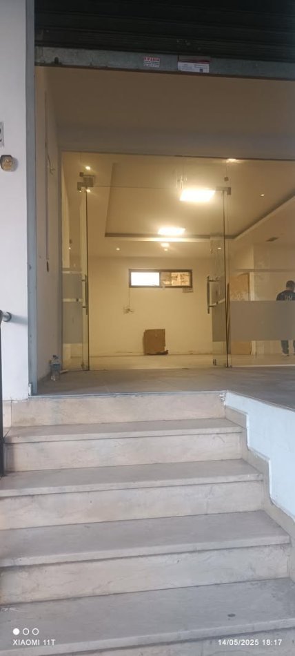 Tirane, jepet me qera dyqan Kati 0, 69 m² (naim frasheri)