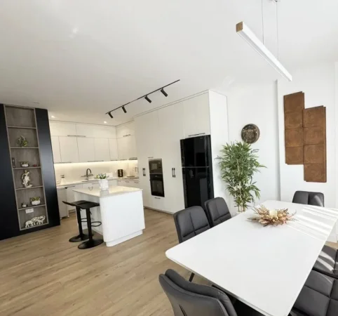 Tirane, shes apartament 3+1+Aneks+Ballkon Kati 8, 156 m² (Porcelan)