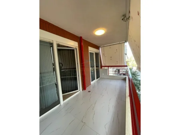 Tirane, jepet me qera apartament 2+1 Kati 3, 110 m² 1.200 € (Liqeni i Thate)