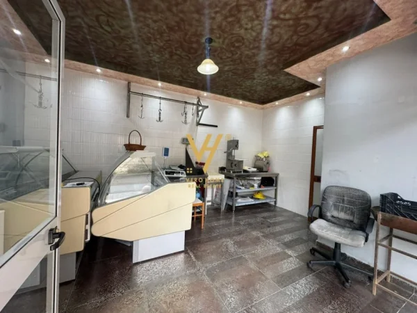 Tirane, shitet dyqan Kati 0, 22 m² 80.000 € (KOMUNA E PARISIT)