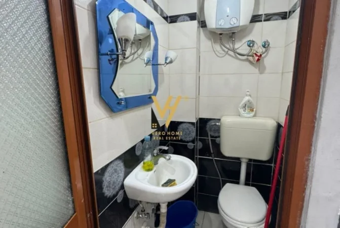 Tirane, shitet dyqan Kati 0, 22 m² 80.000 € (KOMUNA E PARISIT)