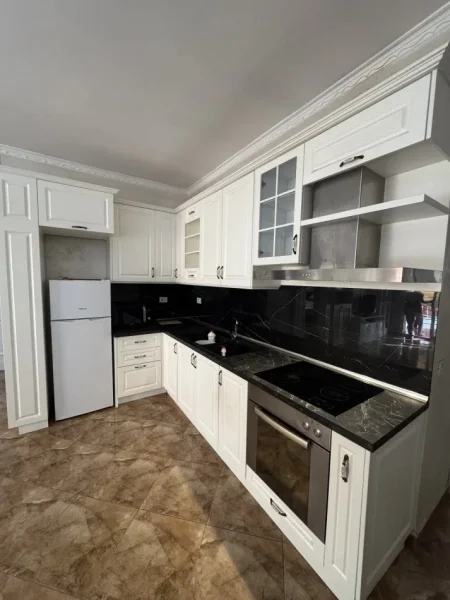 Tirane, jepet me qera apartament 2+1 , 110 m² 550 € (Astor)