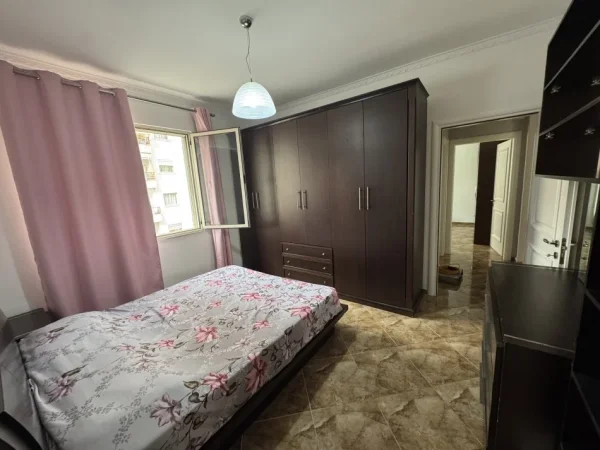 Tirane, jepet me qera apartament 2+1 , 110 m² 550 € (Astor)