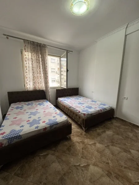 Tirane, jepet me qera apartament 2+1 , 110 m² 550 € (Astor)