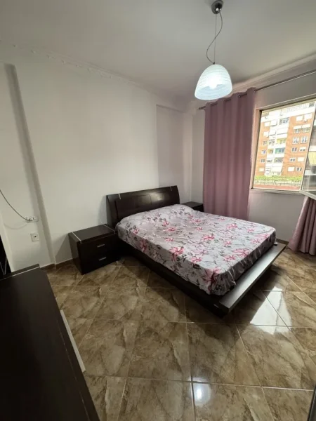 Tirane, jepet me qera apartament 2+1 , 110 m² 550 € (Astor)