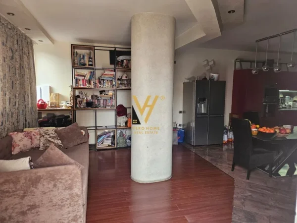Tirane, jepet me qera apartament 2+1+2+ Ballkon Kati 2, 200 m² 2.500 € (BLLOKU)