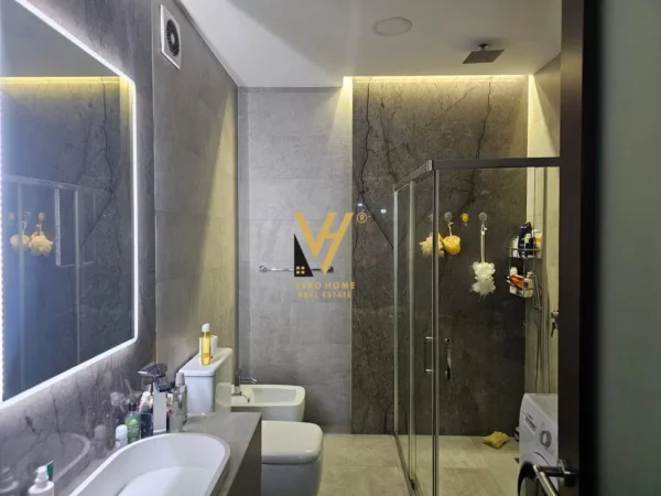 Tirane, jepet me qera apartament 2+1+2+ Ballkon Kati 2, 200 m² 2.500 € (BLLOKU)