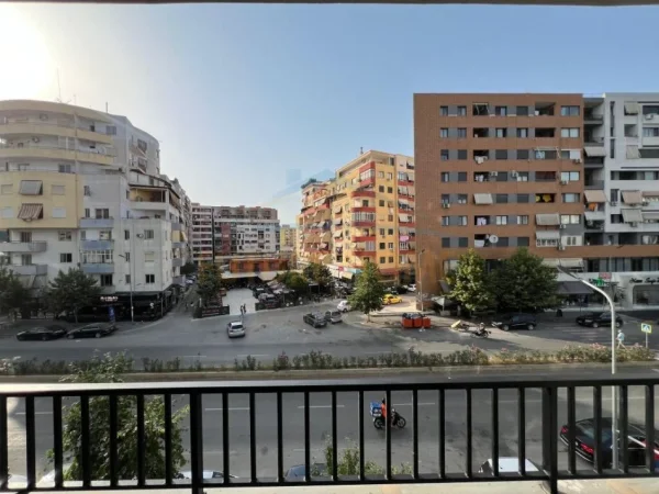 Tirane, jepet me qera apartament 1+1 Kati 2, 70 m² 500 € (Unaza e re)
