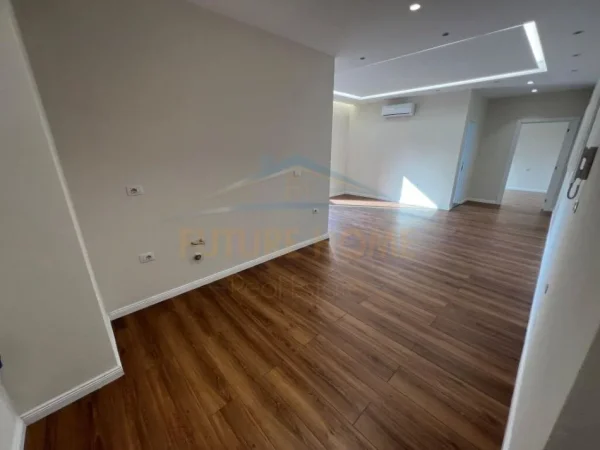 Tirane, jepet me qera apartament 1+1 Kati 2, 70 m² 500 € (Unaza e re)