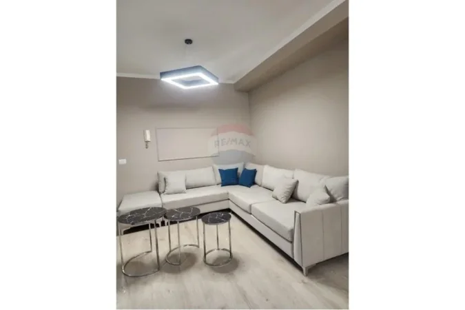 Tirane, jepet me qera apartament 2+1 Kati 3, 80 m² 750 € (Kopshti botanik)