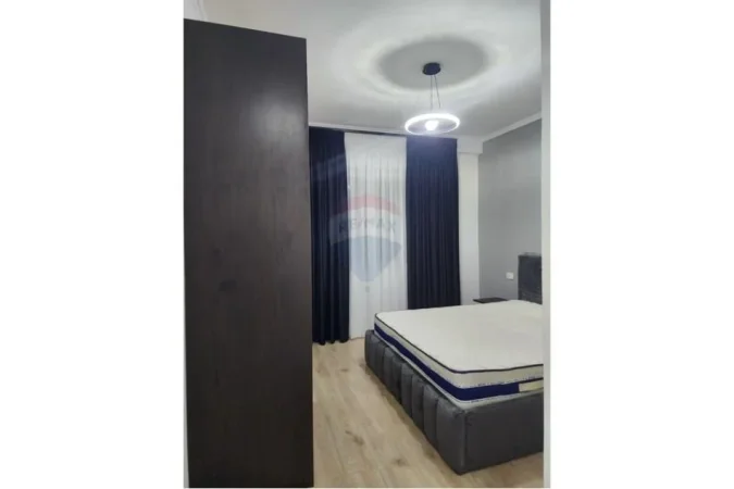 Tirane, jepet me qera apartament 2+1 Kati 3, 80 m² 750 € (Kopshti botanik)
