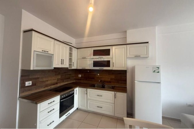 Tirane, jepet me qera apartament 2+1 , 80 m² 550 € (Astir)