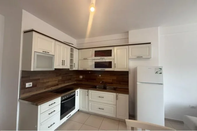 Tirane, jepet me qera apartament 2+1 , 80 m² 550 € (Astir)