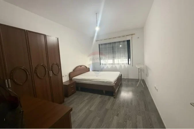 Tirane, jepet me qera apartament 2+1 , 80 m² 550 € (Astir)