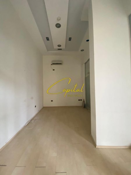 Tirane, jepet me qera ambjent biznesi Kati 1, 25 m² 350 € (RRUGA E BARRIKADAVE)