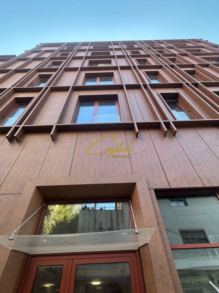 Tirane, jepet me qera zyre Kati 5, 156 m² 2.500 € (RRUGA E KAVAJES)