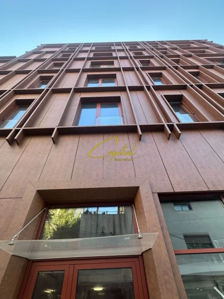Tirane, jepet me qera zyre Kati 5, 156 m² 2.500 € (RRUGA E KAVAJES)