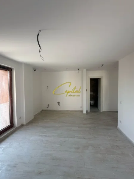 Tirane, jepet me qera zyre Kati 5, 156 m² 2.500 € (RRUGA E KAVAJES)