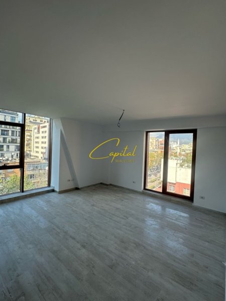 Tirane, jepet me qera zyre Kati 5, 156 m² 2.500 € (RRUGA E KAVAJES)