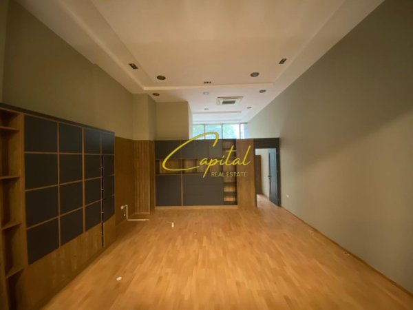 Tirane, jepet me qera dyqan Kati 1, 25 m² 700 € (RRUGA E BARRIKADAVE)