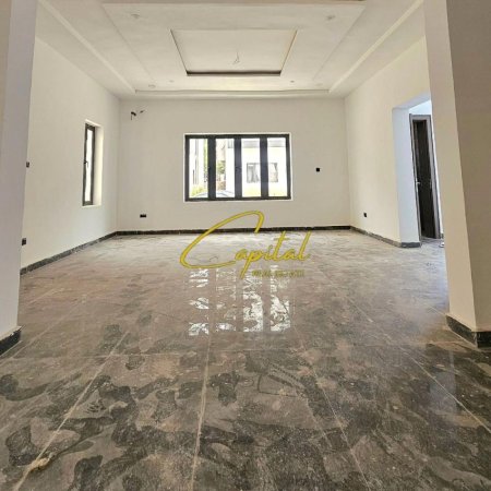 Tirane, jepet me qera dyqan Kati 0, 69 m² 900 € (21 DHJETORI)