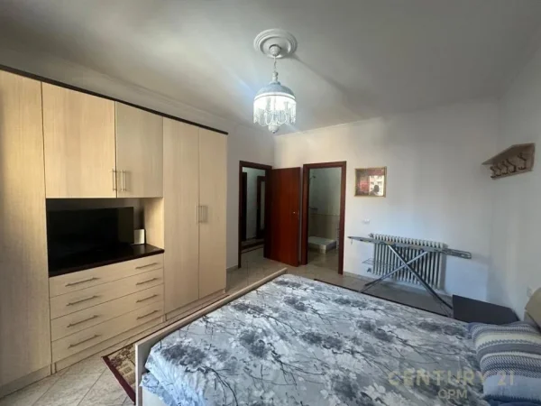 Tirane, jepet me qera apartament 2+1 Kati 5, 80 m² 700 € (Komuna e Parisit)