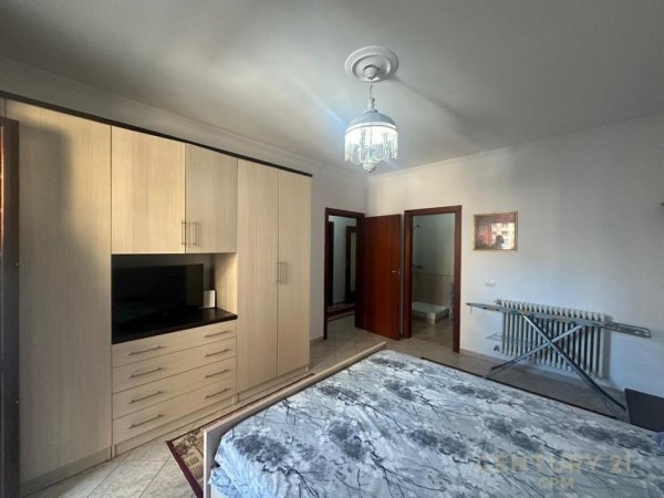 Tirane, jepet me qera apartament 2+1 Kati 5, 80 m² 700 € (Komuna e Parisit)