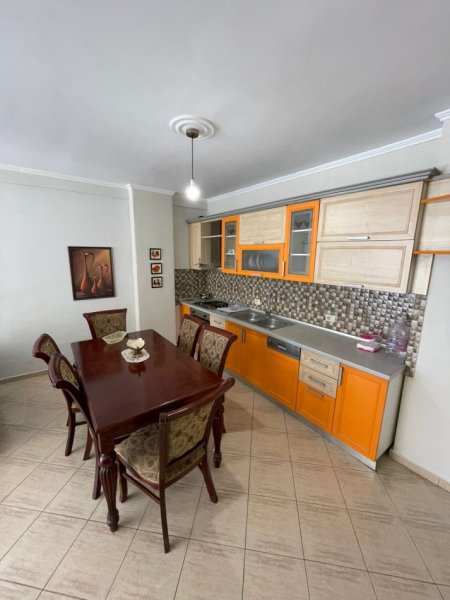 Tirane, shitet apartament 2+1+Ballkon Kati 4, 104 m² 165.000 € (Kodra e Diellit tek Eleonora)