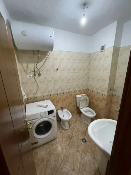 Tirane, shitet apartament 2+1+Ballkon Kati 4, 104 m² 165.000 € (Kodra e Diellit tek Eleonora)